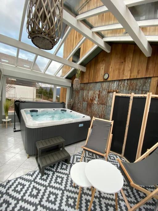 Apartment Le Nid D'abeille Pour 2 Pers,2spa,belle Vue Avec Terrasse *
